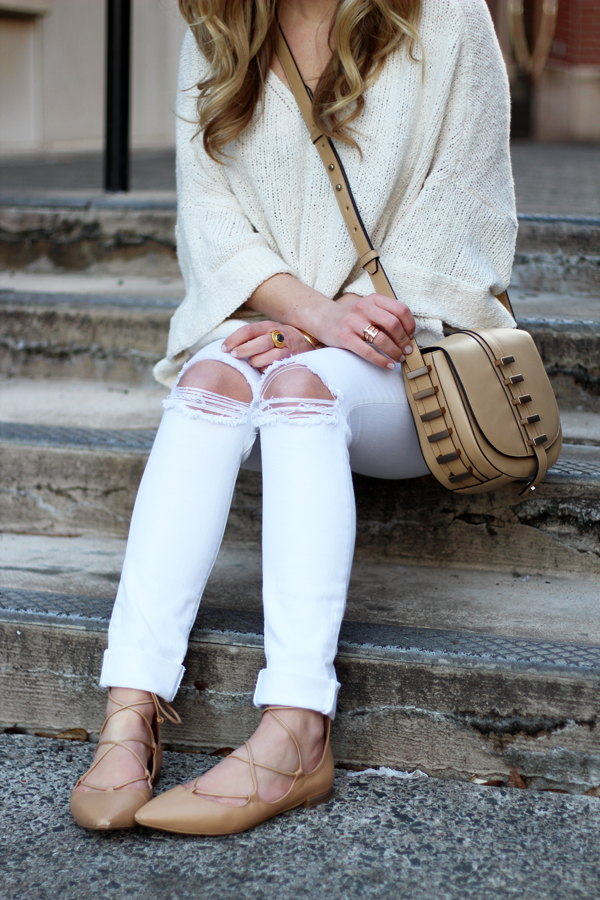Distressed-White-Jeans