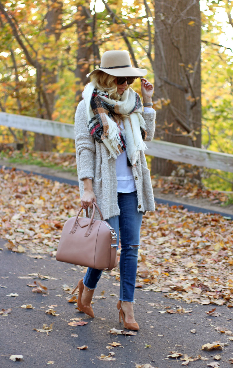 plaid-oversized-blanket-scarf-boucle-cardigan-easy-fall-style-ripped-skinny-jeans-suede-pumps